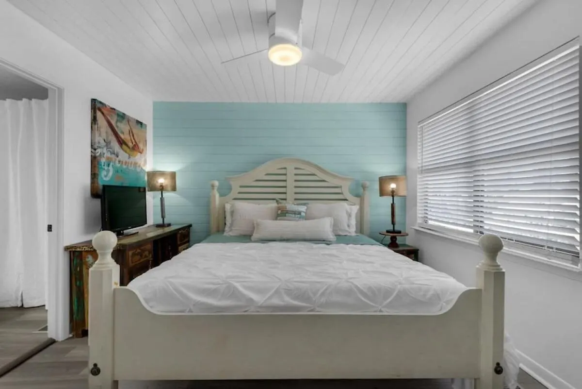 Seaquest 3 Stories Beach Front Villa Destin Holiday home